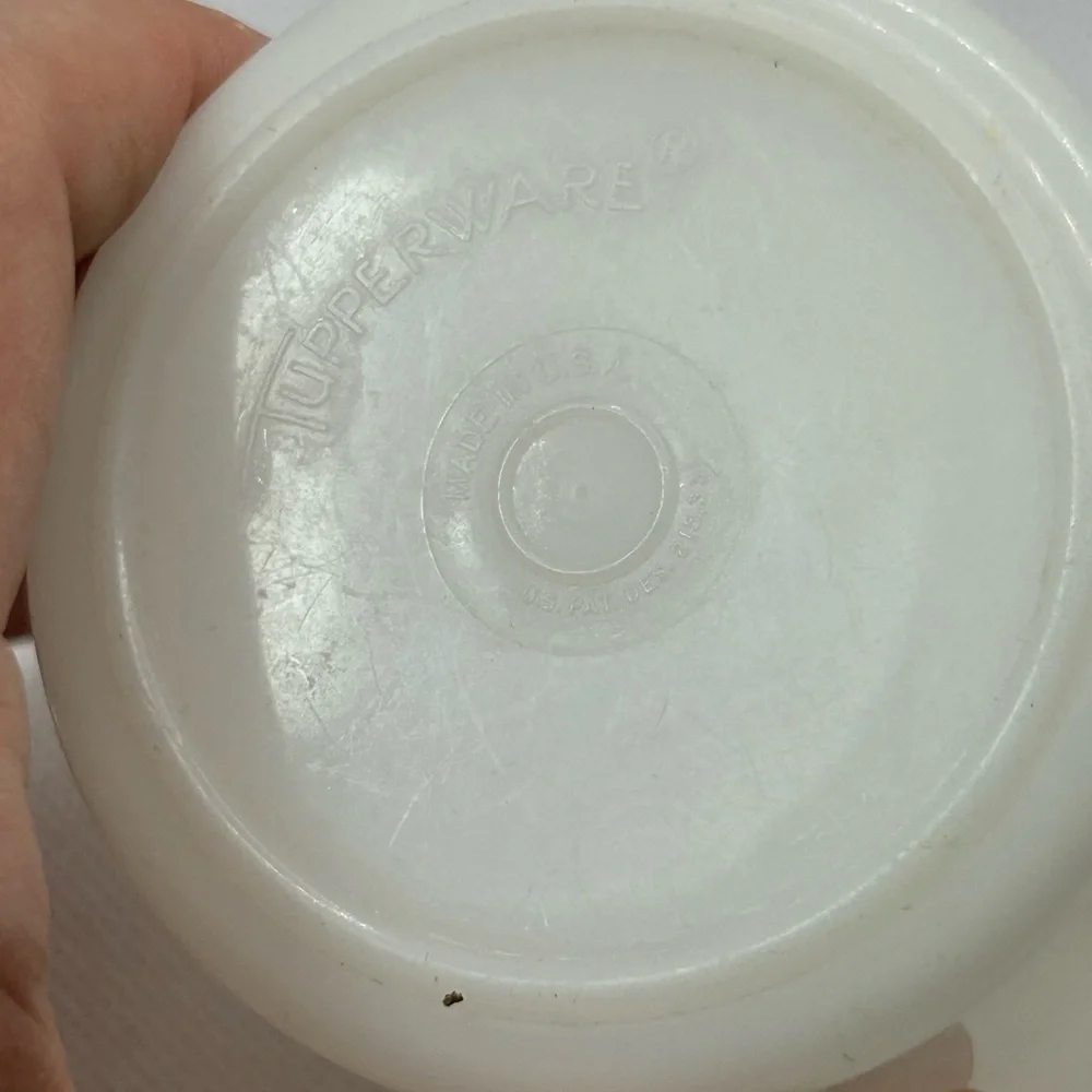 Vintage Tupperware 763 set of white measuring cups total of five